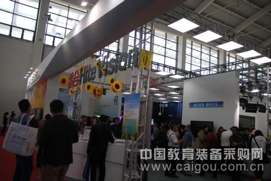 鴻合連續合作簽約儀式火爆普教展 鴻合連續合作簽約儀式火爆普教展(圖1)